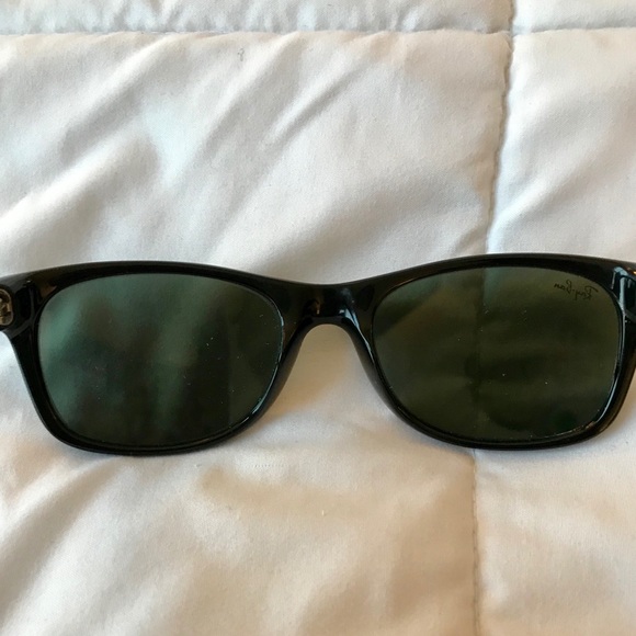 Ray Ban Wayfarer Sunglasses - Picture 6 of 8